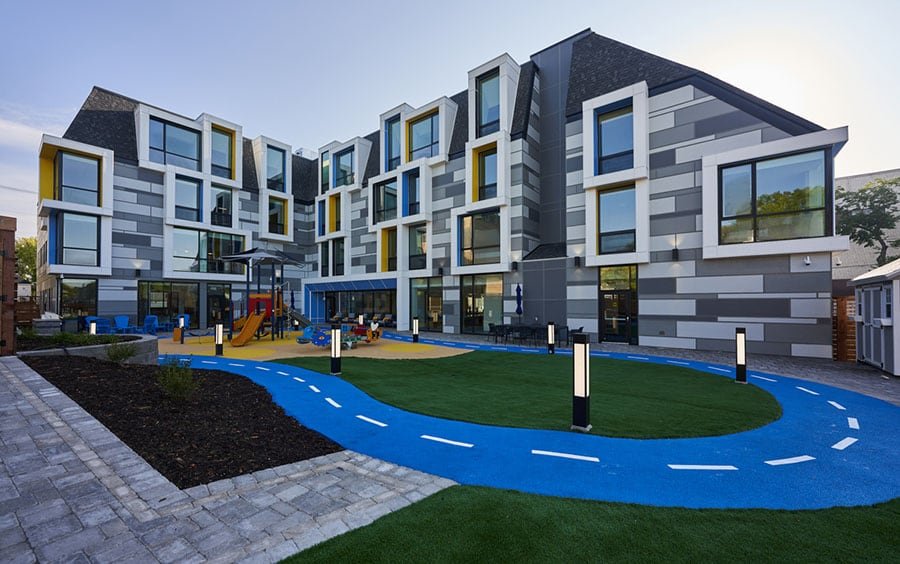 rmhc-house-courtyard-2022-09-19.jpg (130 KB)